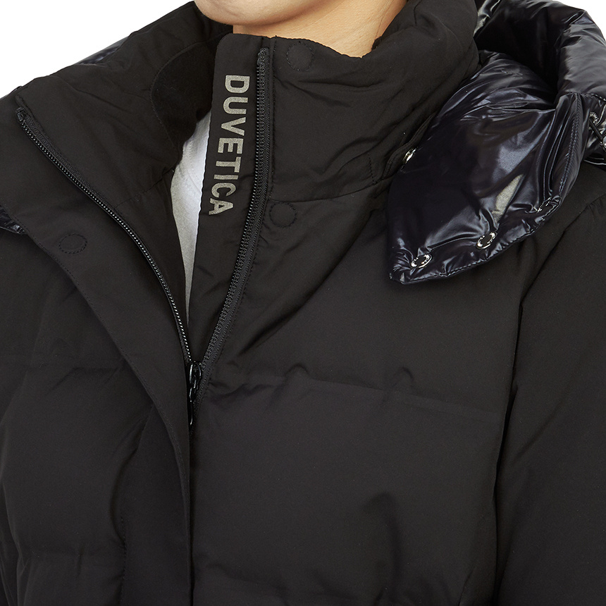 Duvetica Long-sleeved Hooded Down Jacket In Black