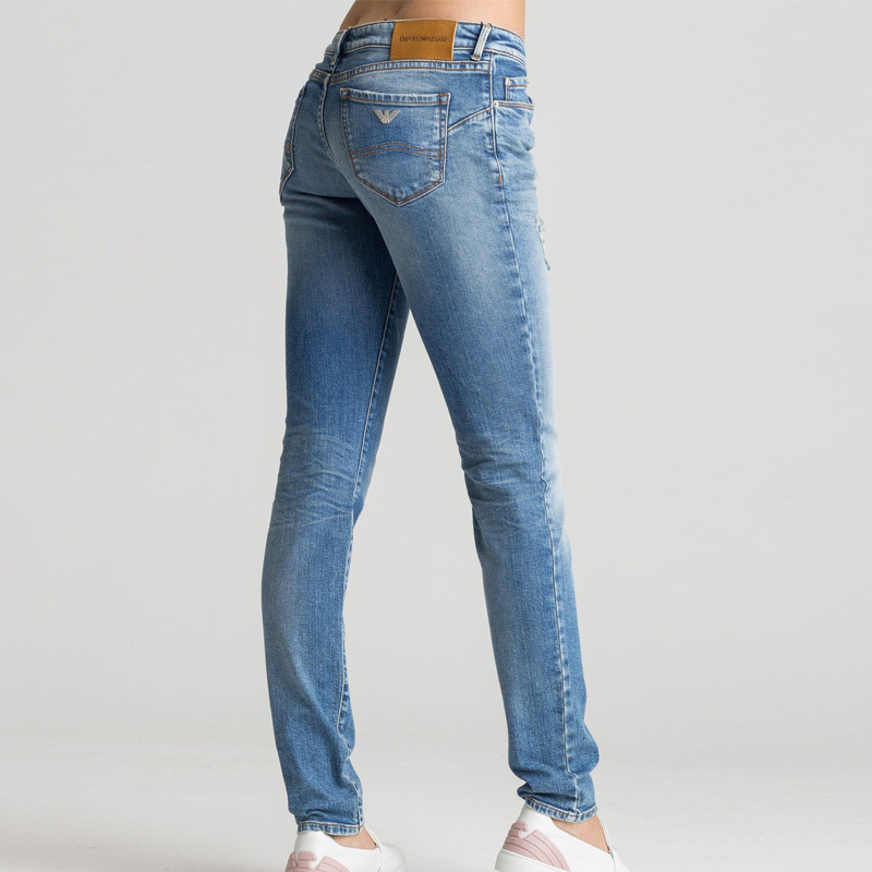 EMPORIO ARMANI THE LOGO IMITATES OLD JEANS