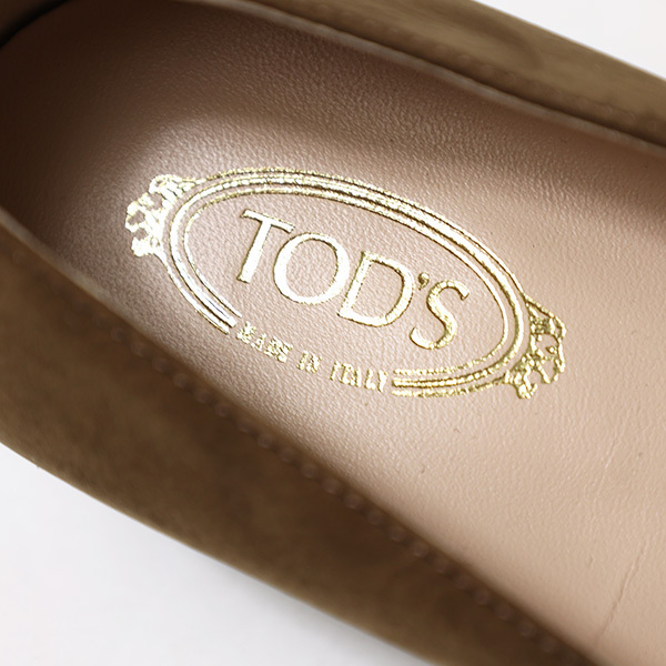 Tod's Round Head Low-heeled Shoes In Brown