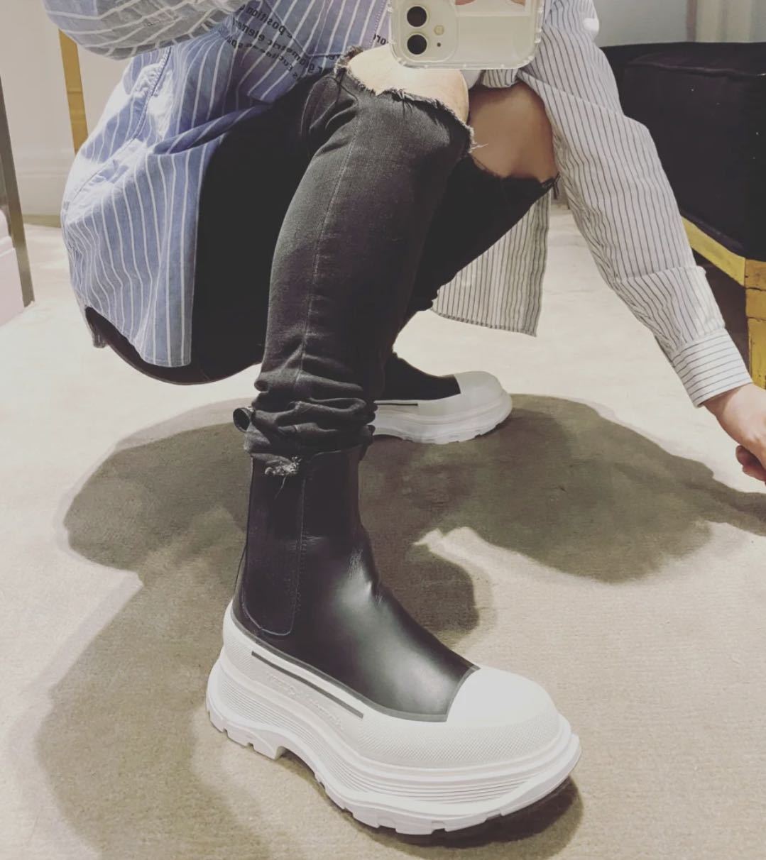 Alexander Mcqueen Round Toe Chelsea Ankle Boots In White