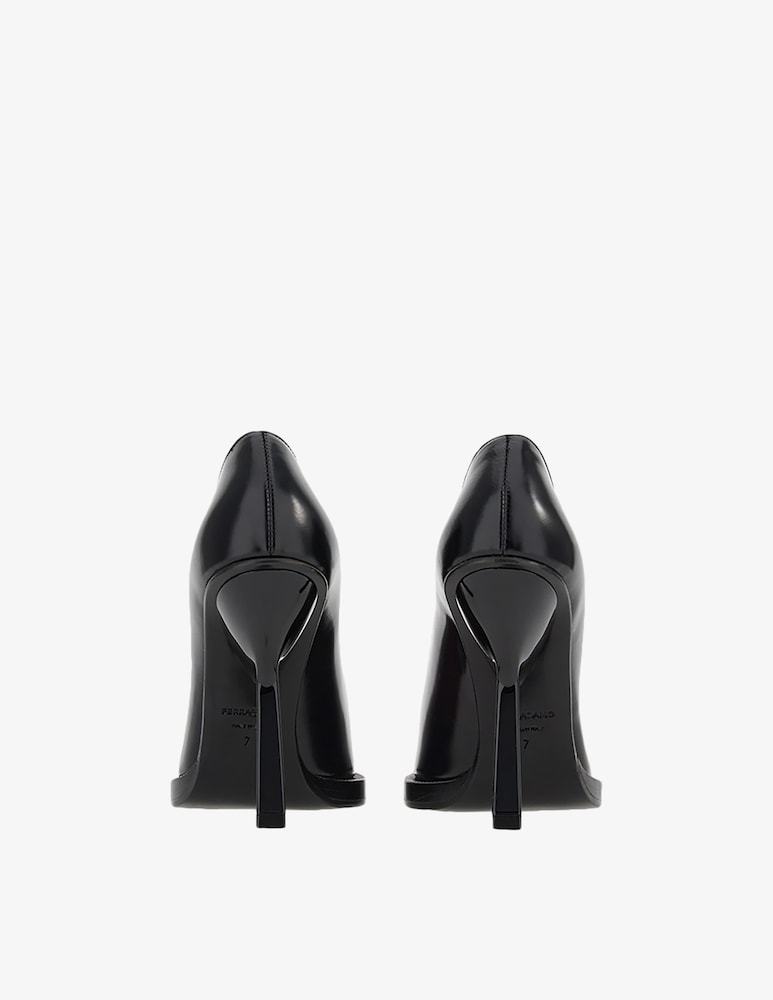 Ferragamo Logo High Heels In Black