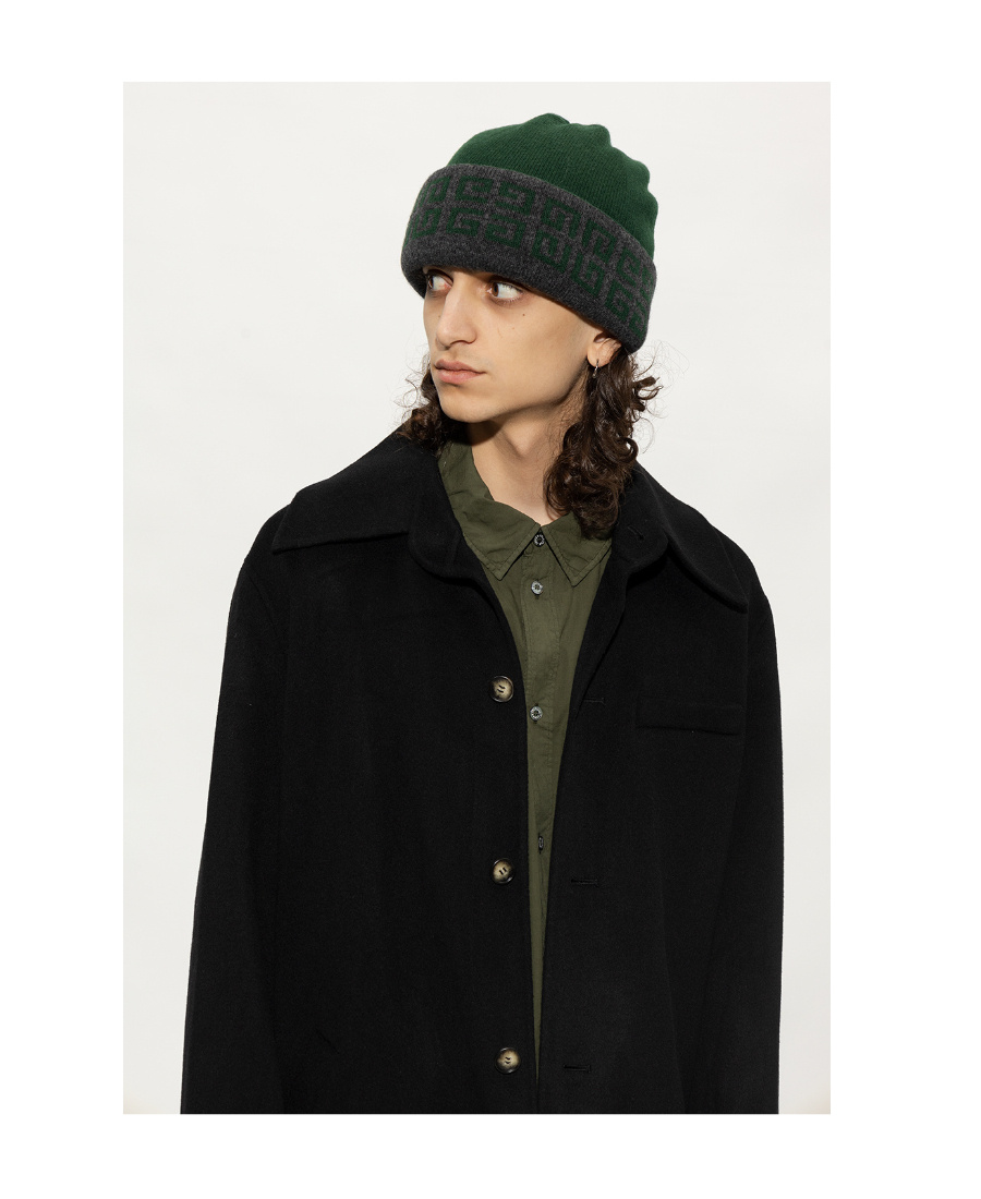Givenchy The Logo Has A Double-sided Pee Cap. In Black
