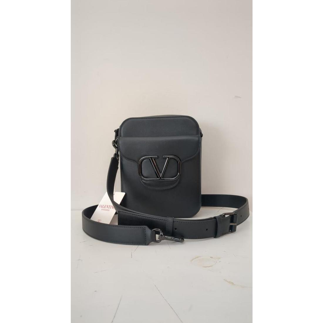 Valentino Vlogo Plaque Messenger Bag In Black