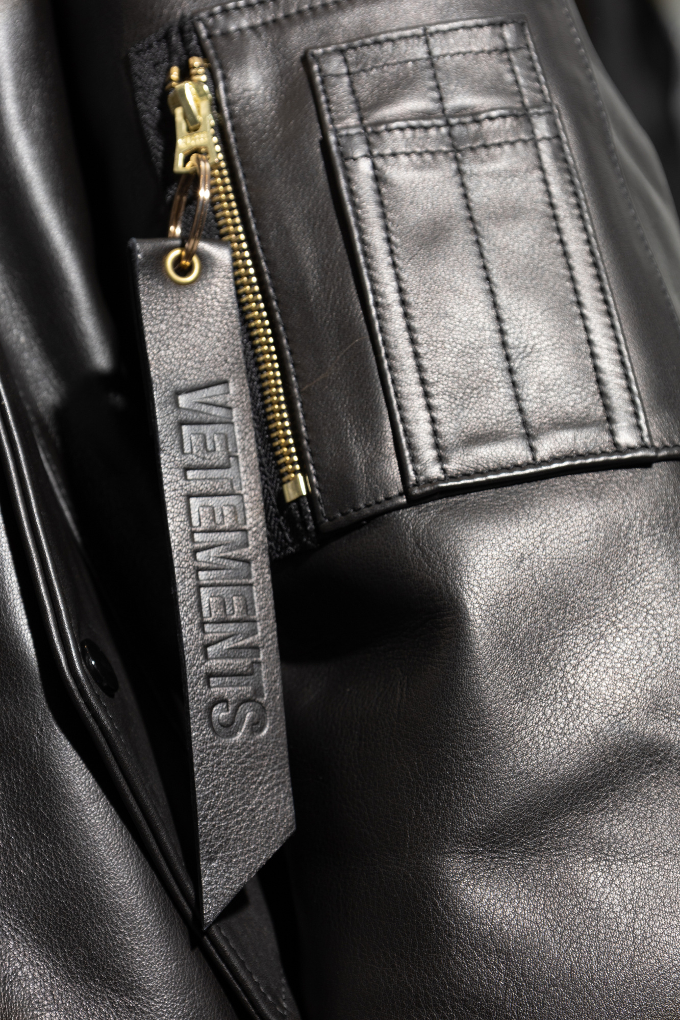 Vetements Long Sleeve Leather Jacket In Black
