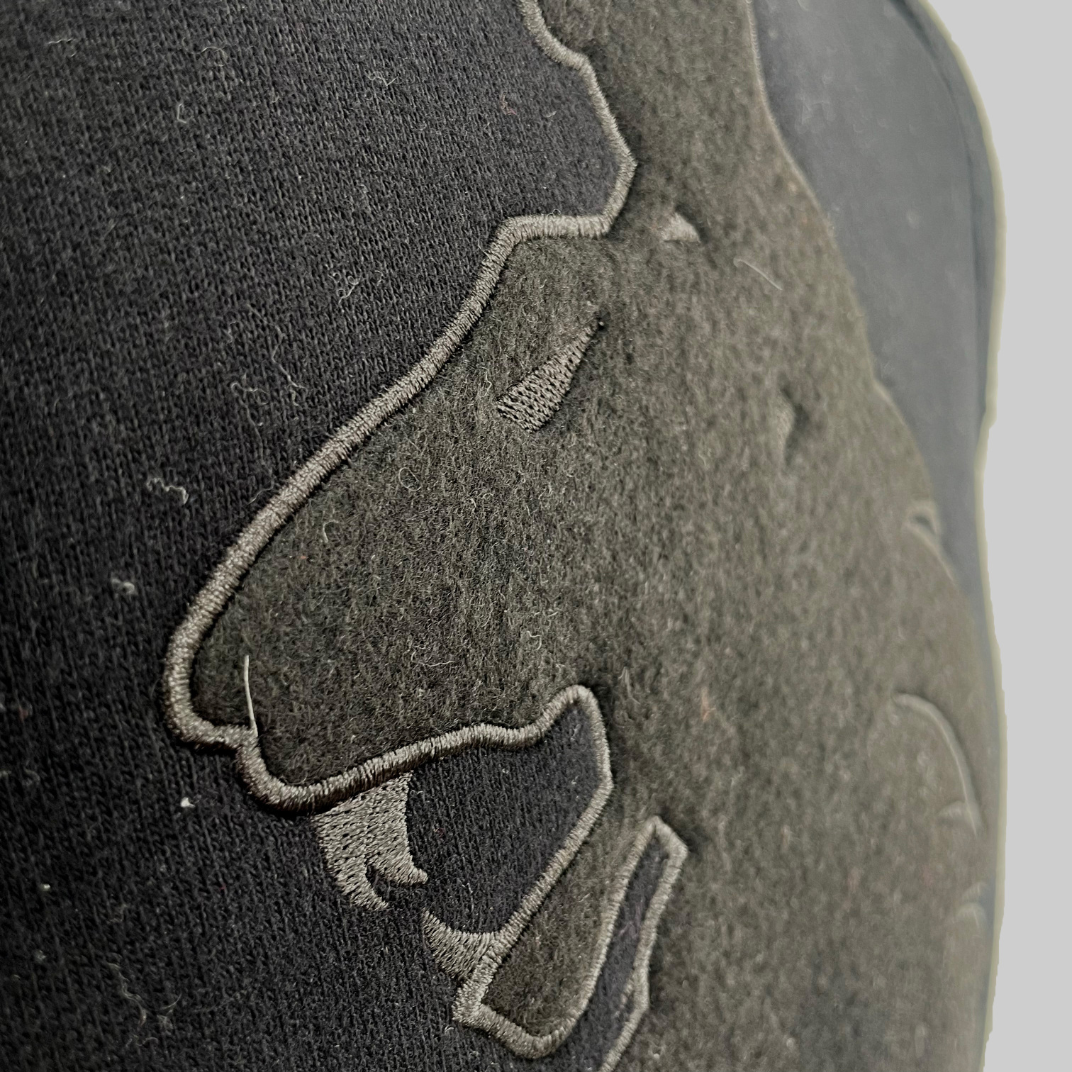 ARMANI JEANS ROUND-COLLAR AND LONG-SLEEVED SWEATER