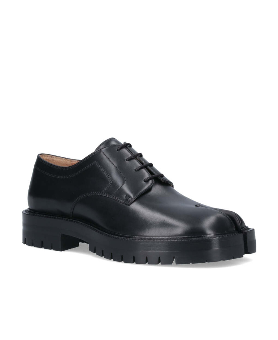 Maison Margiela Tabi Laced Shoes In Black