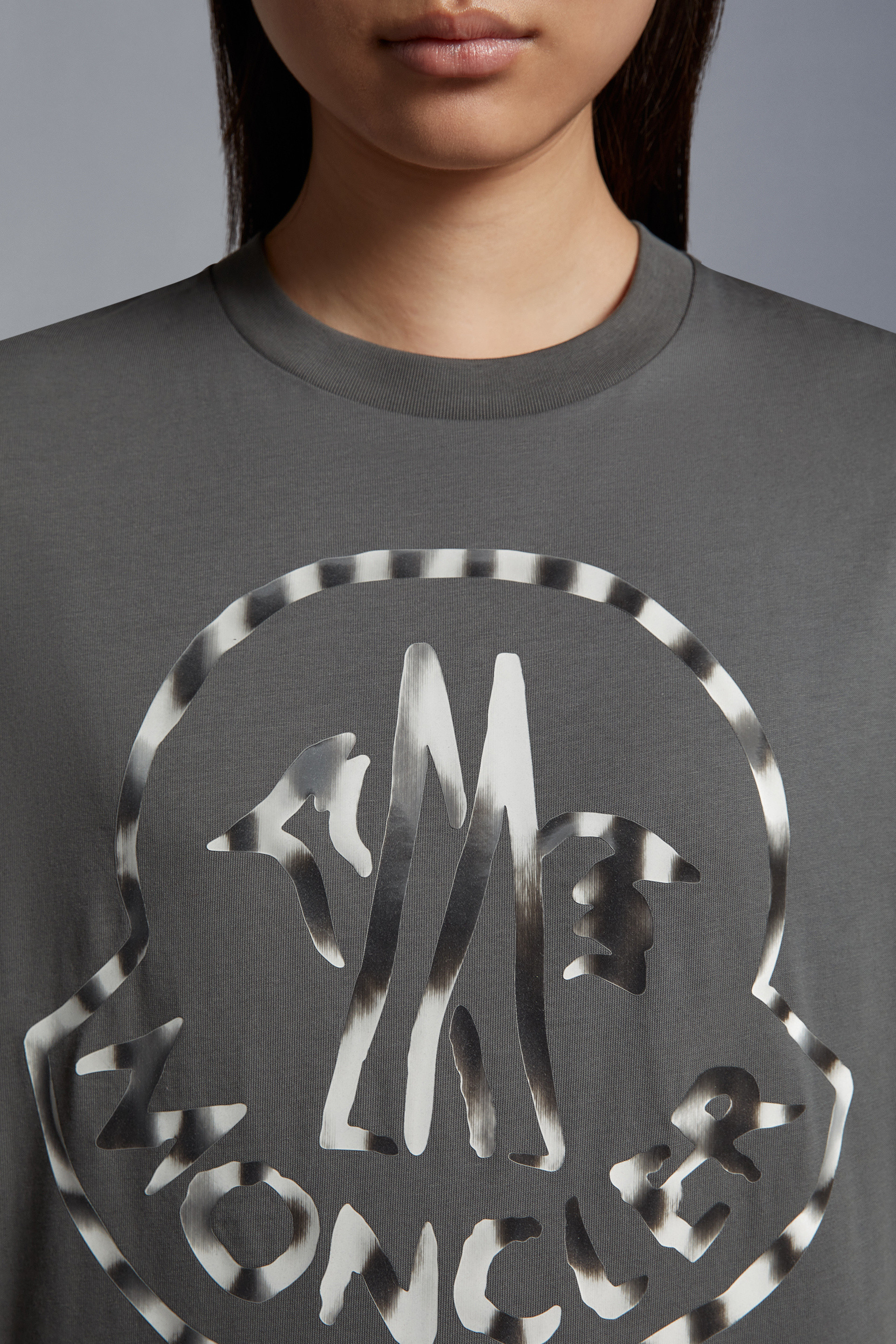 Moncler Logo Printed Crewneck T-shirt In Black