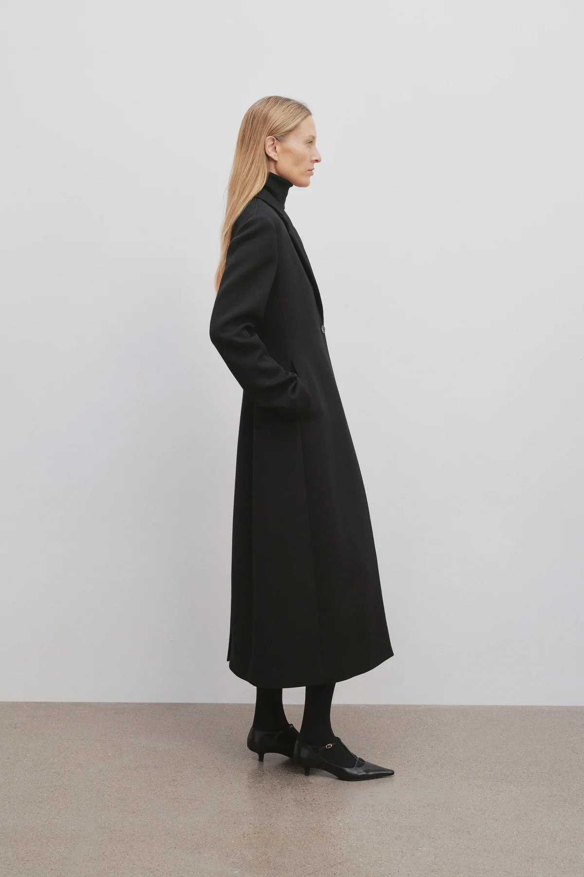 The Row Medea Sheared Wool Overcoat In Gray