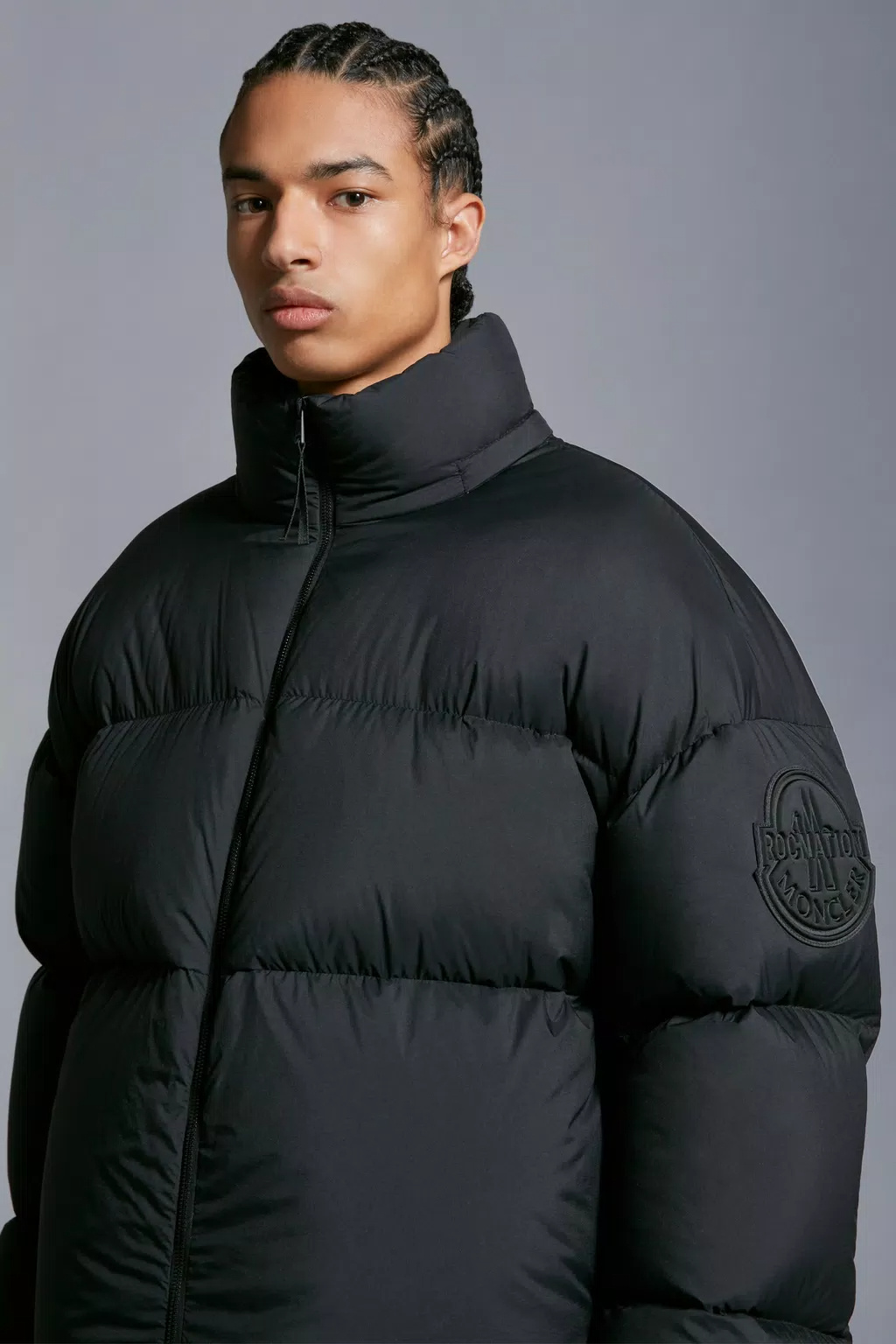 Moncler Antila Logo Affixed Down Jacket In Black