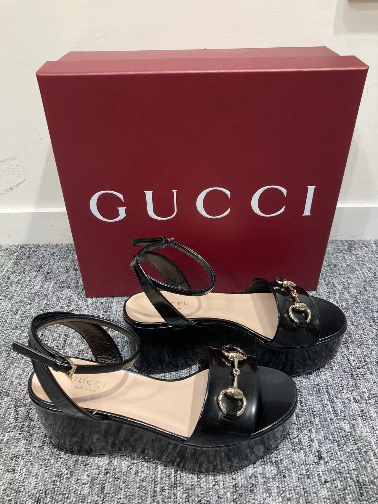 Gucci Waterproof Platform Sandals In Black