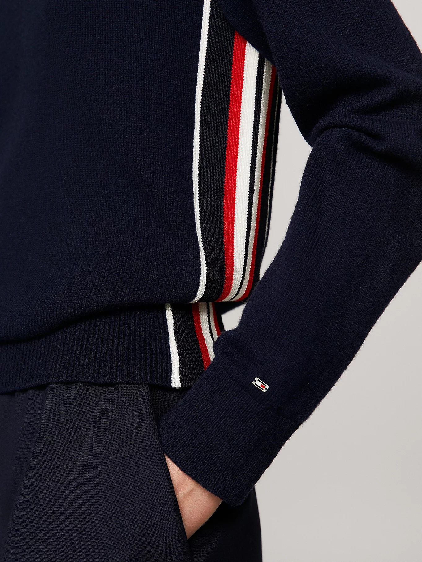 Tommy Hilfiger Round Neck Woolen Sweater In Black