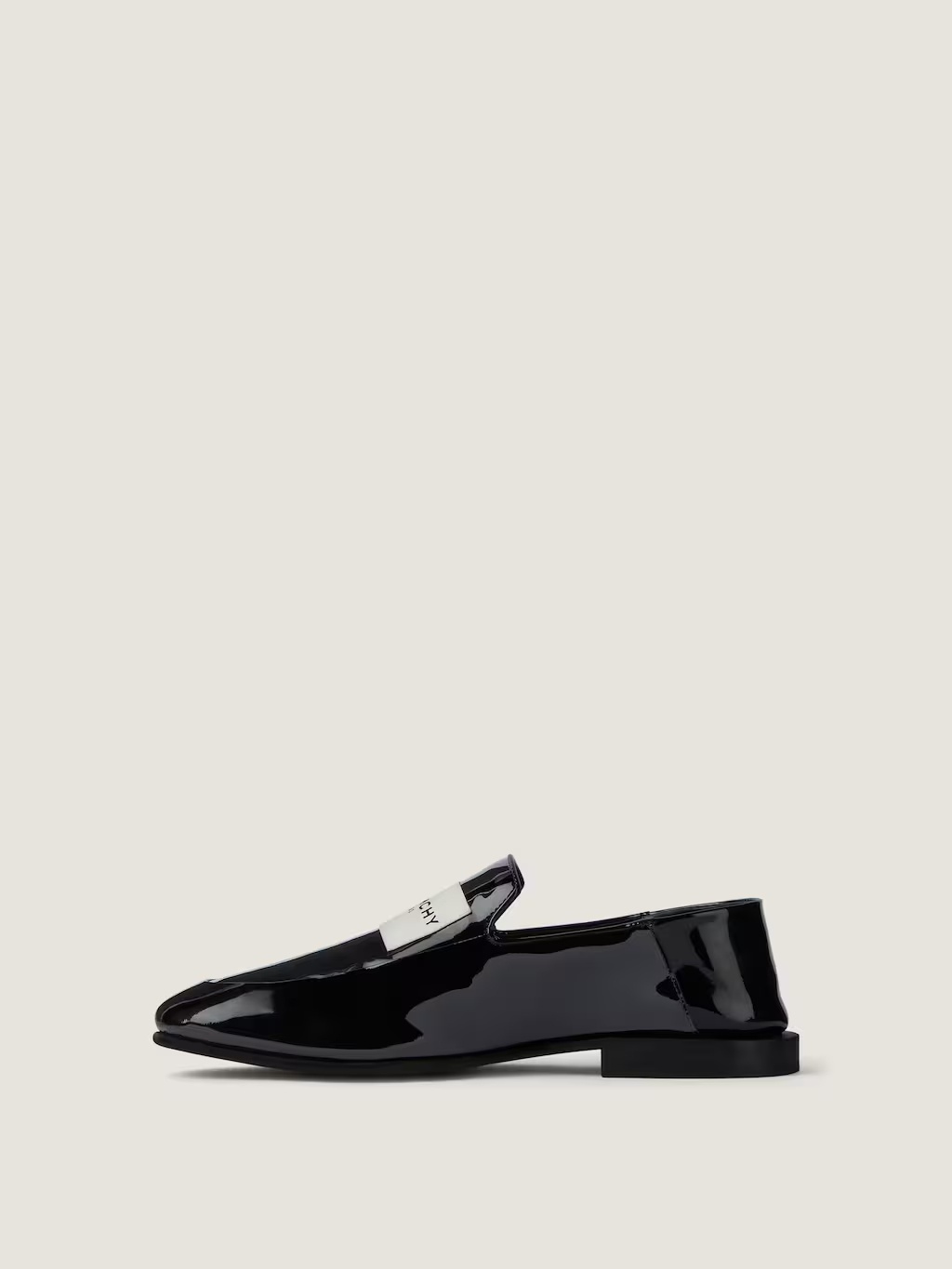 Givenchy Label Loafers In Patent Leather In Black