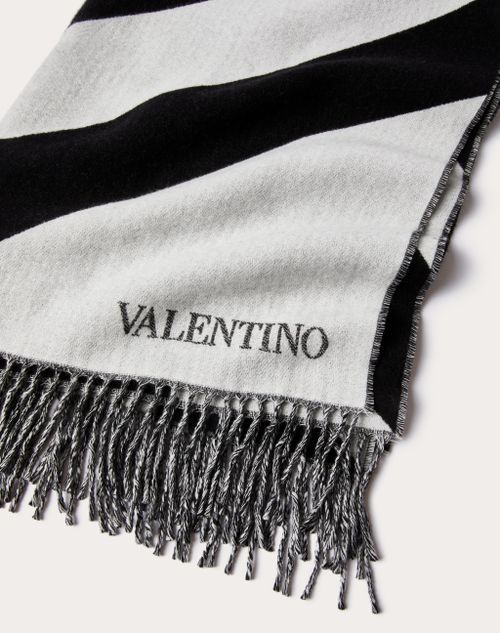 Valentino Logo Detailed Fringed Edge Scarf In Black