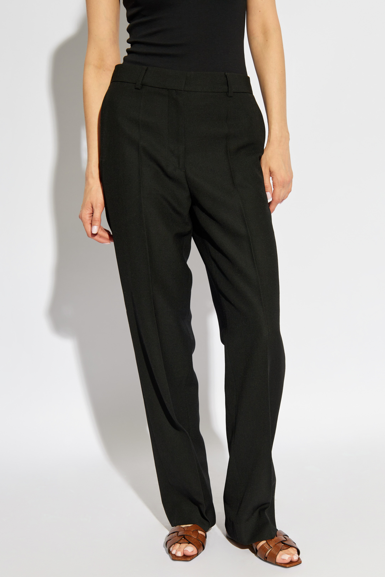 Totême Straight Cropped Jeans In Black