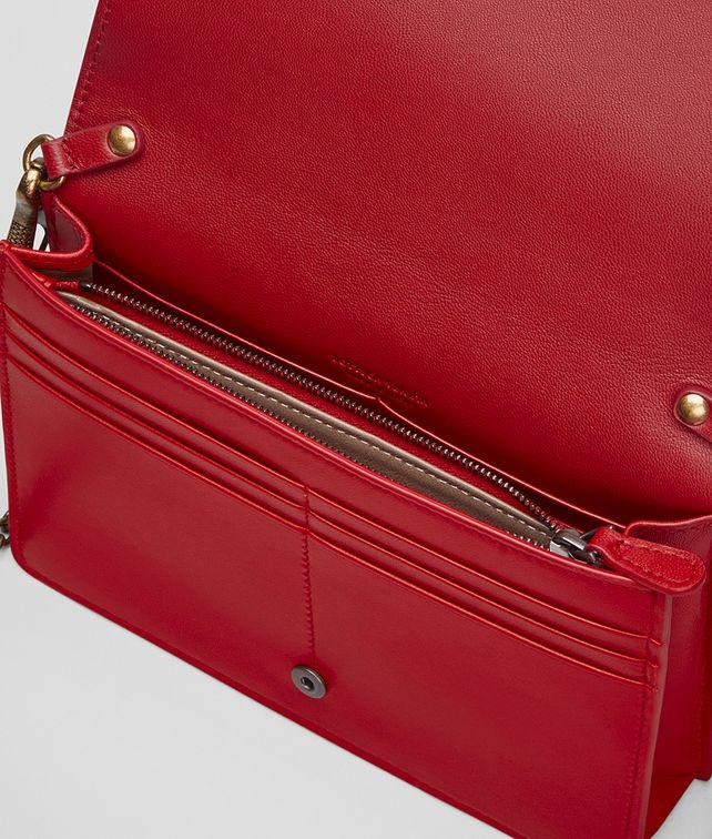 Bottega Veneta Chain Shoulder Bag In Red