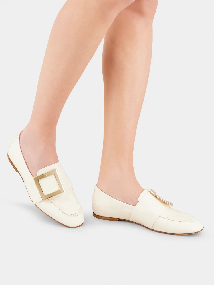 Roger Vivier Logo Flat Shoes In Nude