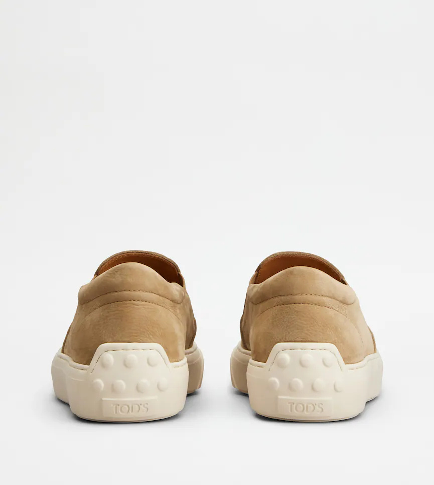 Tod's Slip-on Low-top Casual Shoes In Brown