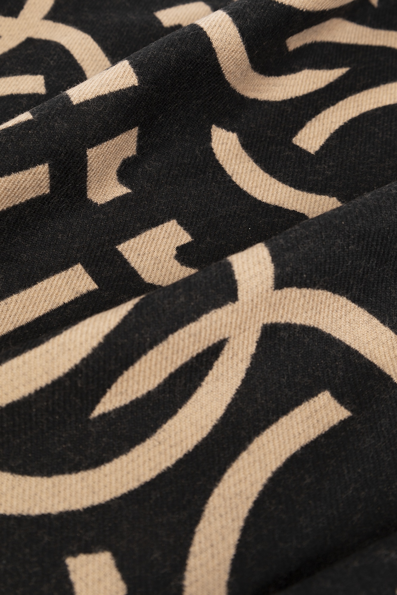 Ferragamo Logo Scarf In Black