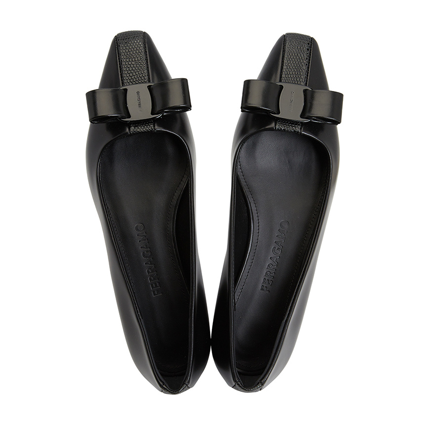 Ferragamo Salvatore  Ballerina Flats With Luxurious Lambskin Upper And Signature Buckle Detail In Black
