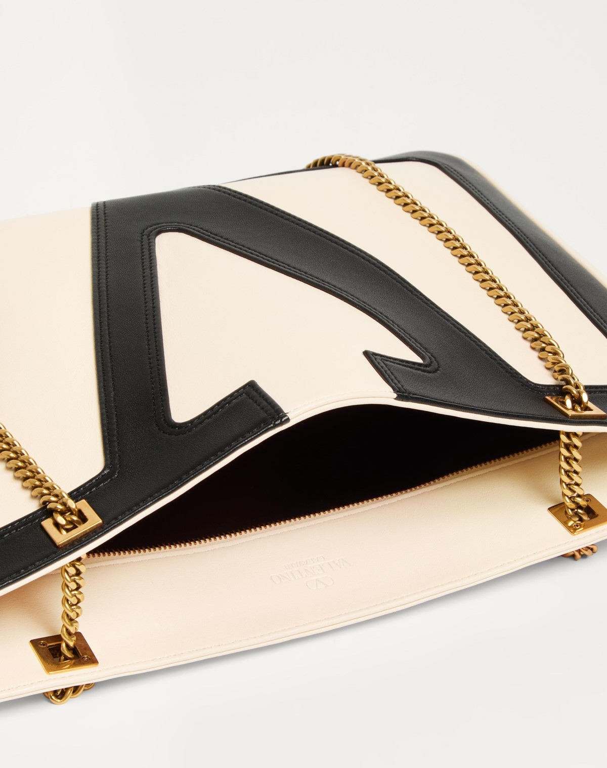 Valentino Garavani Garavani Viva Superstar Medium Nappa Leather Shopping Bag Woman Butter/black Uni In Nude