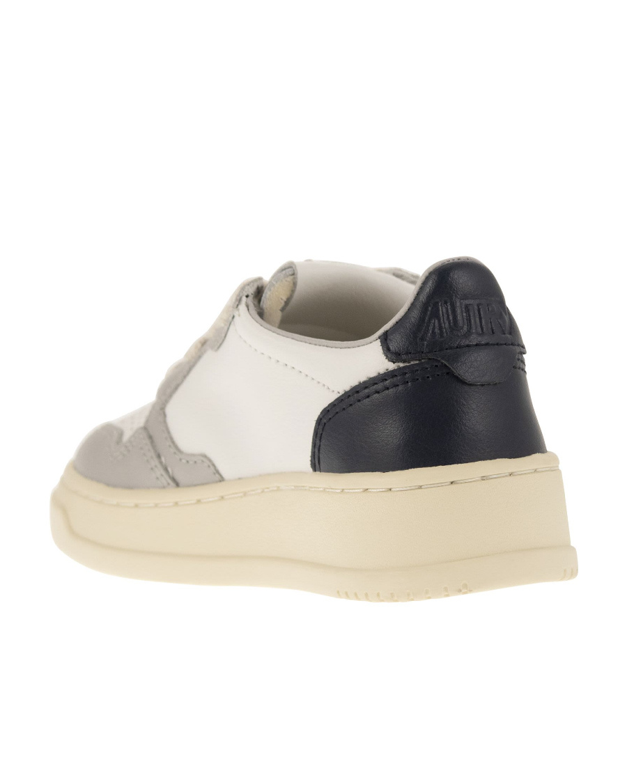 Autry Panelled Low-top Leather Sneakers In Nude