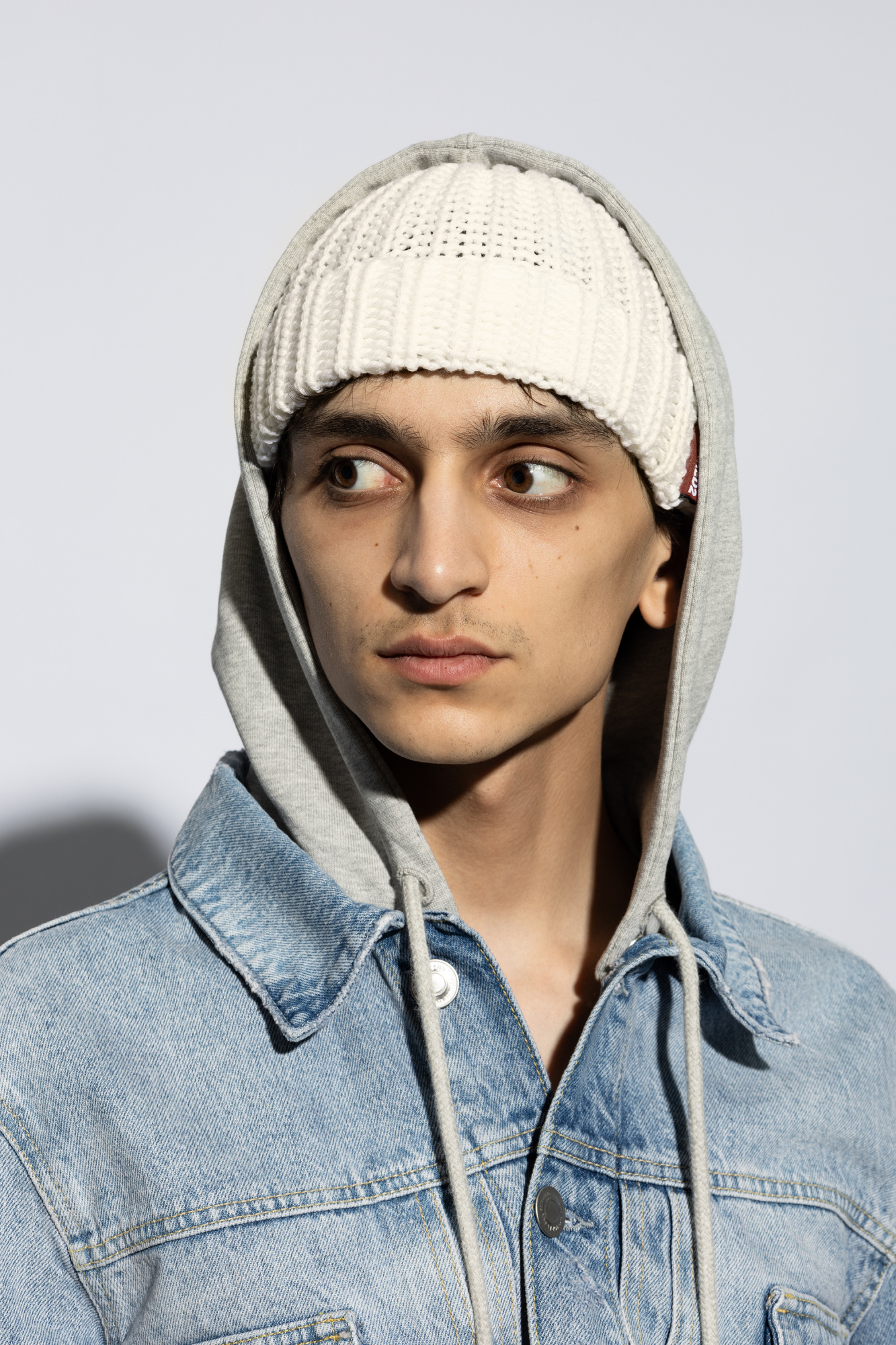 Dsquared2 Logo Tag Knit Wool Beanie In White