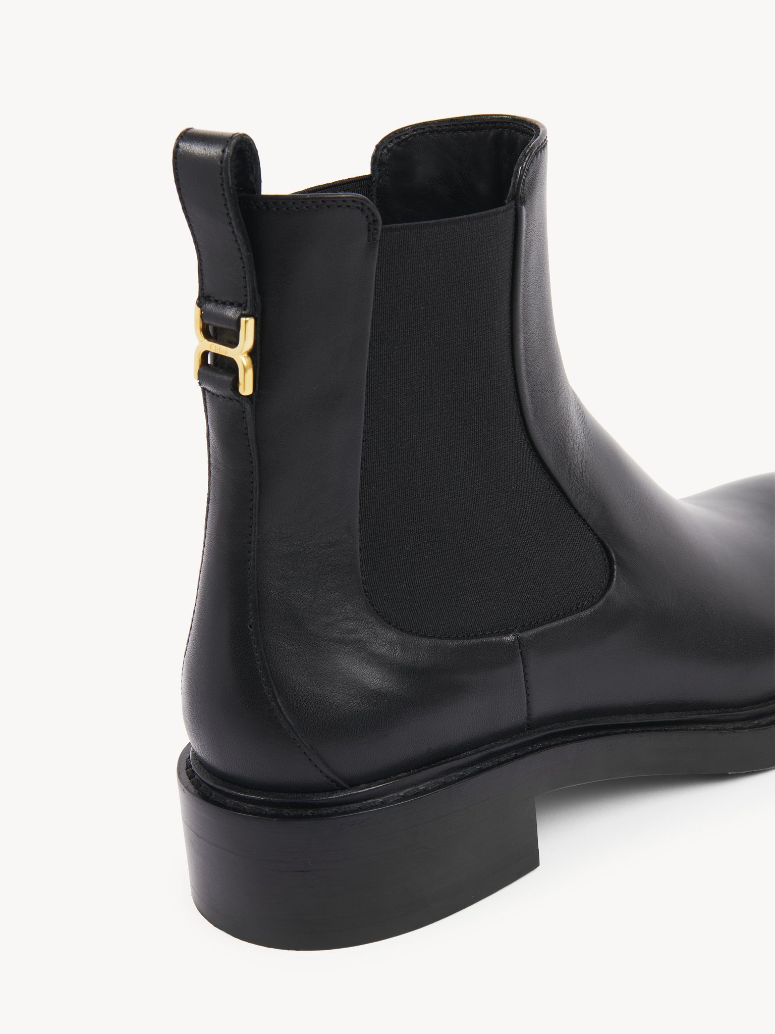 Chloé Marcie Leather Chelsea Ankle Booties In Black