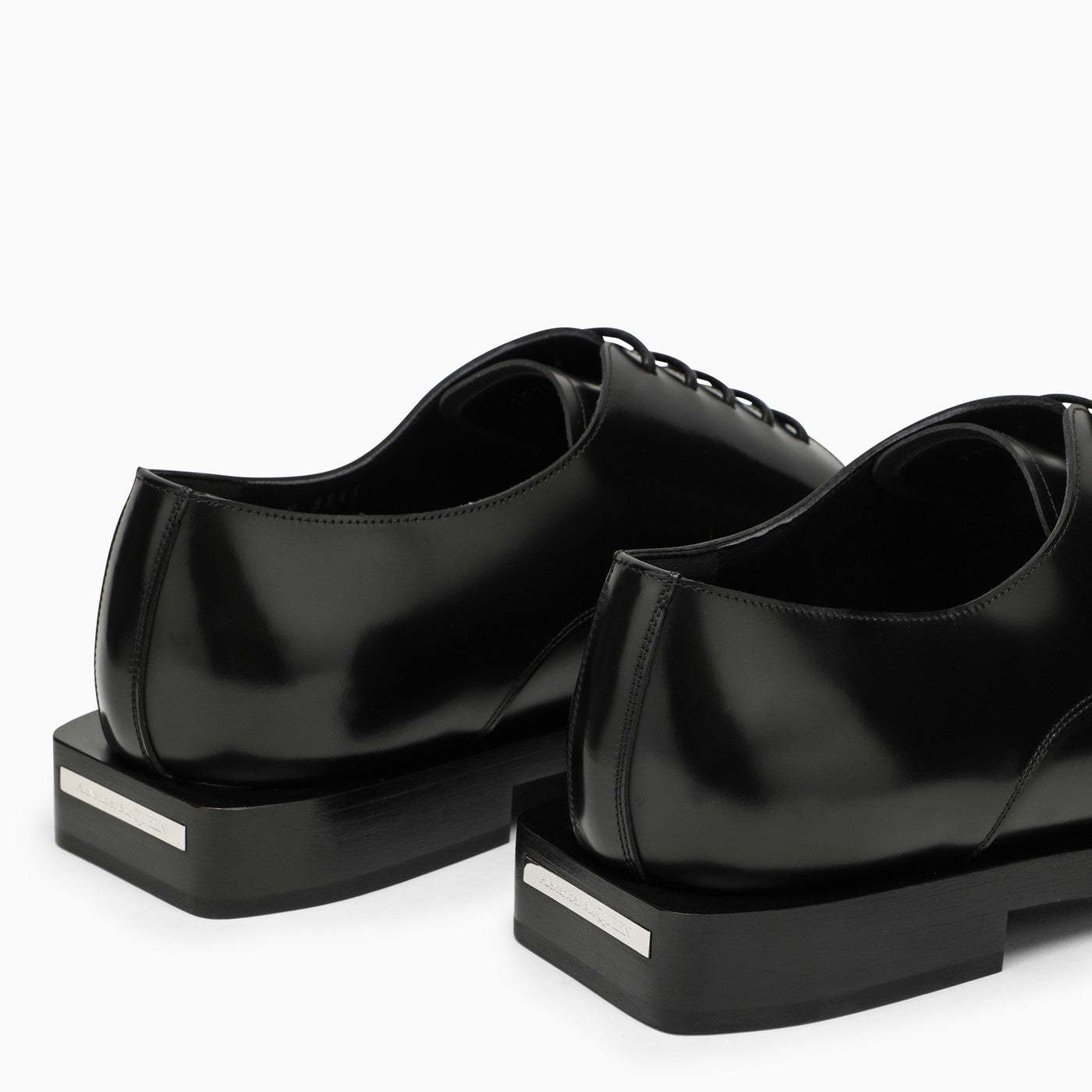 Alexander Mcqueen Logo-plaque Leather Derby Shoes In Black