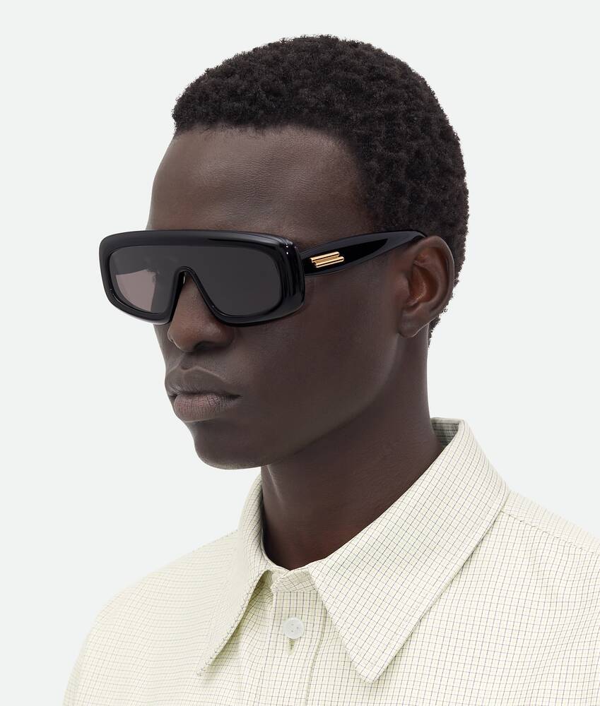 Bottega Veneta Logo Shield Sunglasses In Black