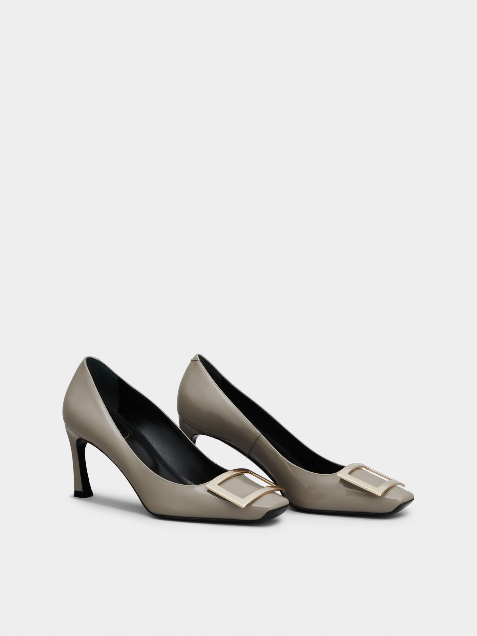 Roger Vivier Trompette 70 Metal Buckle Pumps In Patent Leather In Gray
