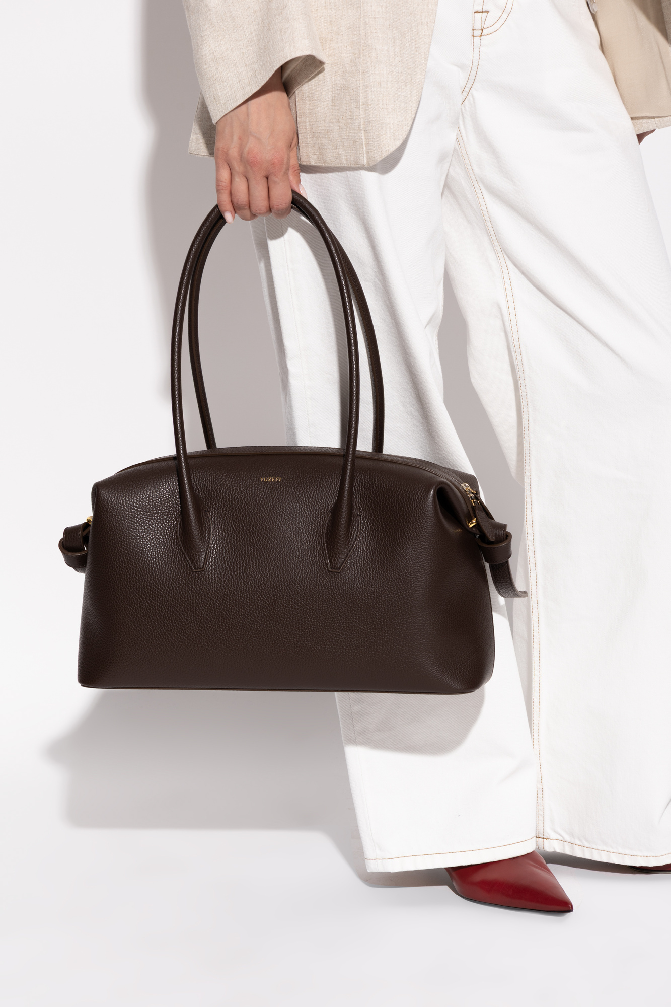 Yuzefi Zipper Shoulder Bag In Black