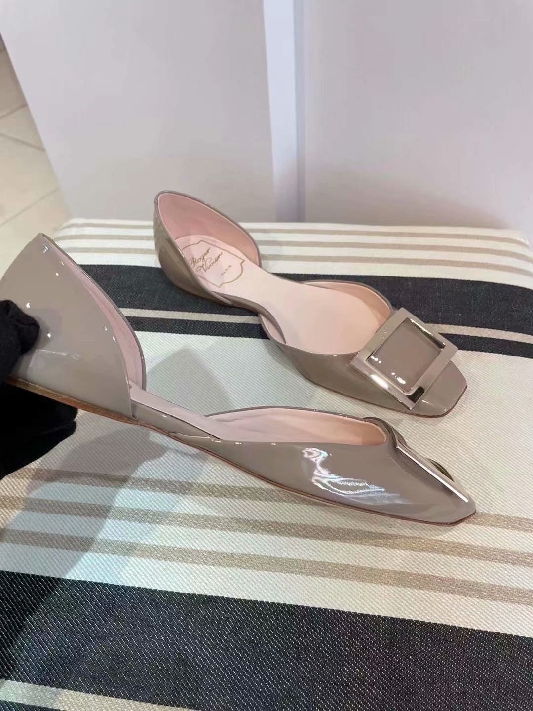 Roger Vivier Square Button Flat Soled Shoes In Nude