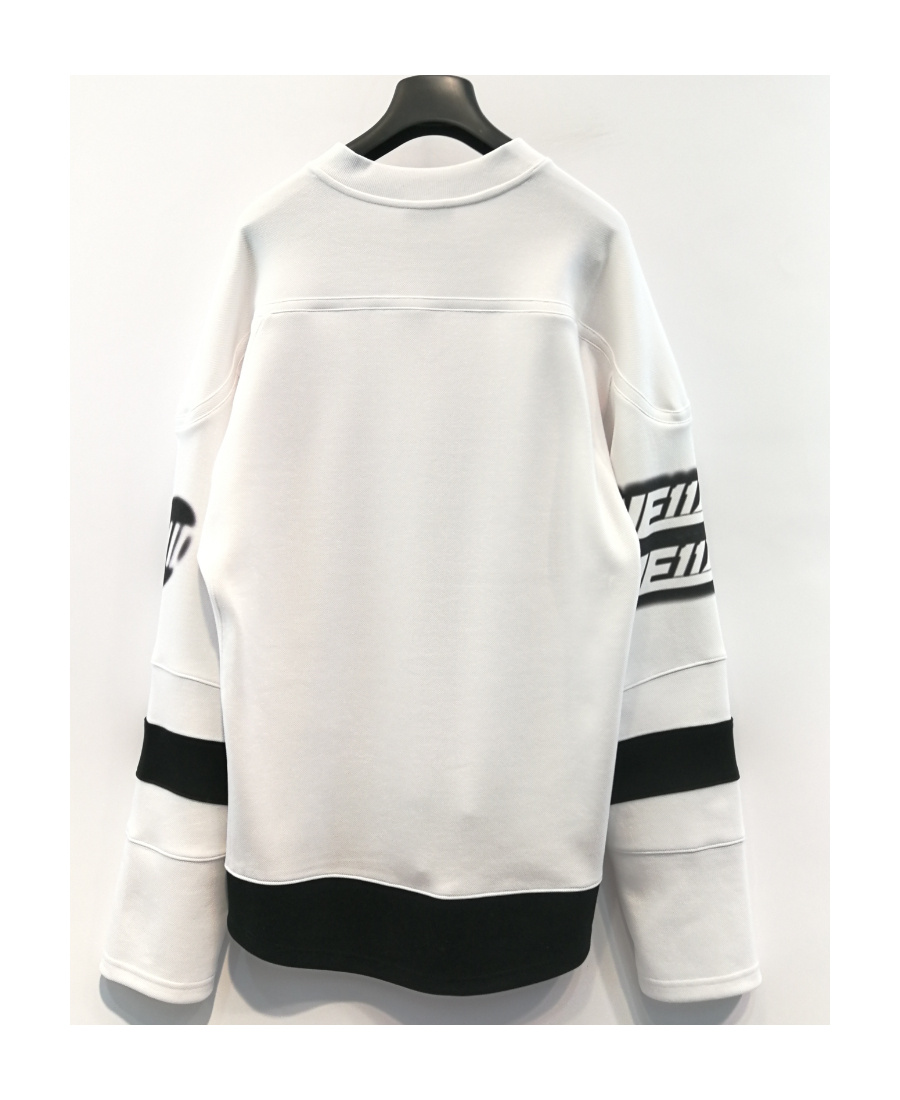 We11 Done T-shirt With Round Neck And Long Sleeves In White