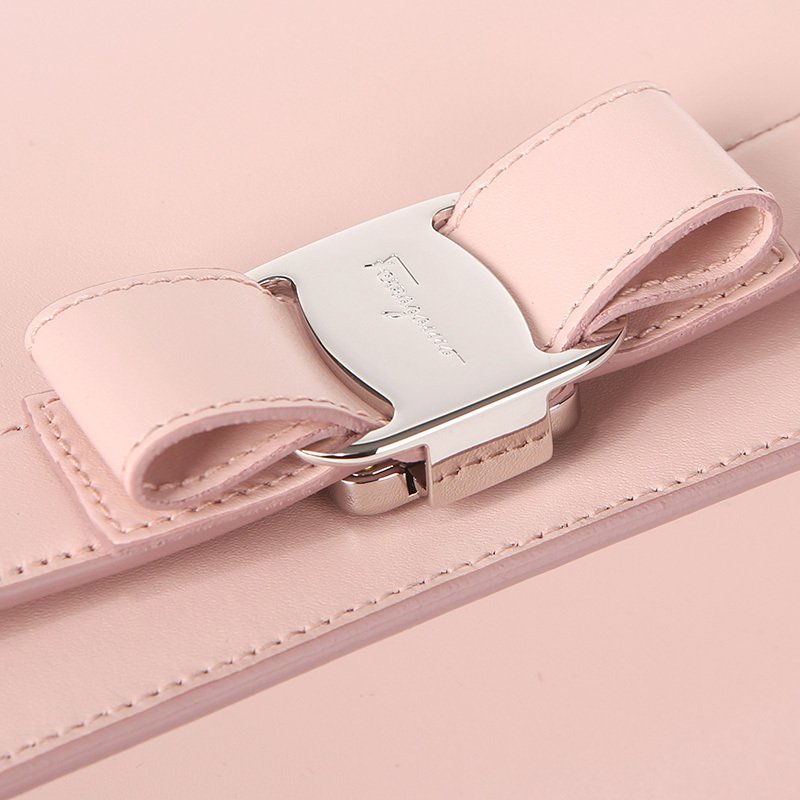 Ferragamo Vara Rw Series Shoulder Bag In Nude