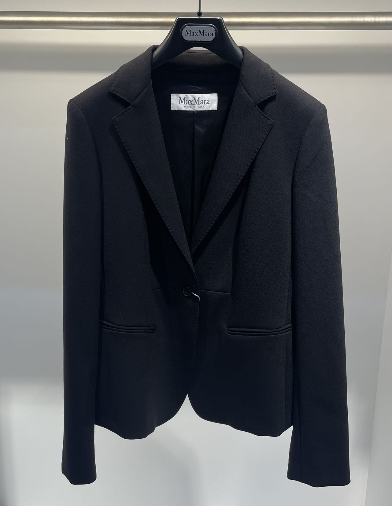 Max Mara Lapel Long-sleeved Suit Coat In Black