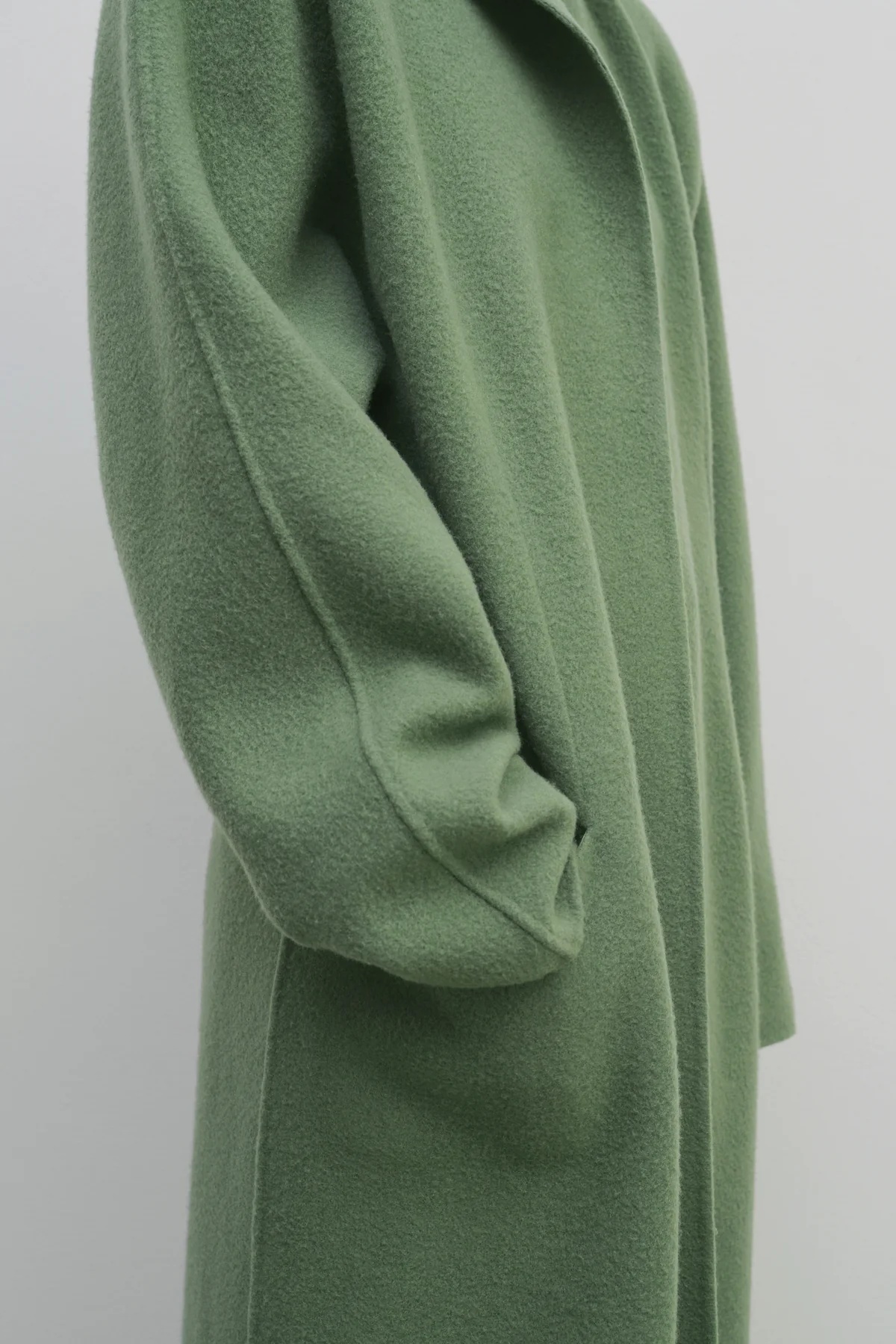 The Row Priske Cashmere Coat In Fern Green