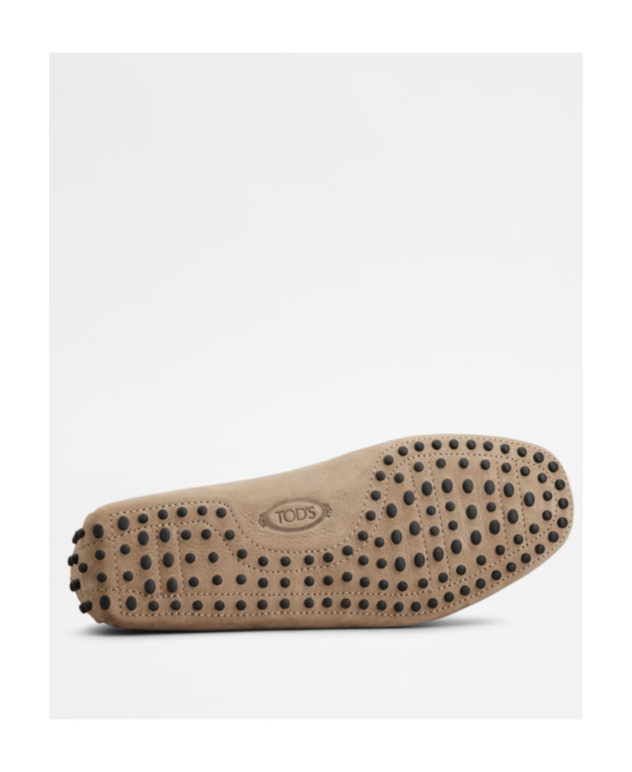 TOD'S TOD'S ROUND TOE SLIP-ON LOAFERS