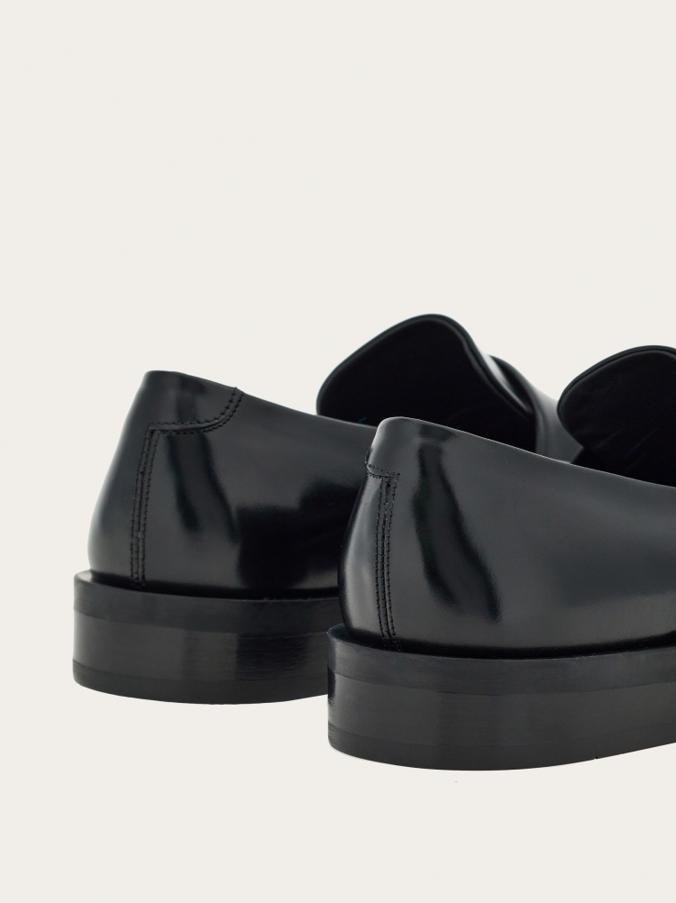 Ferragamo Salvatore Moulded-footbed Slip-on Loafers In Black