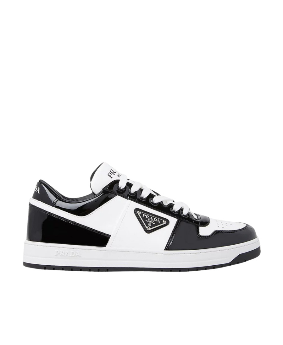 PRADA ROUND HEAD FASTENED WITH LOW-TOP CASUAL SNEAKERS 