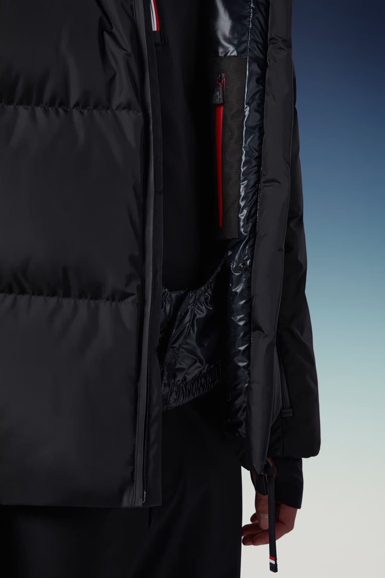 Moncler Mazod Short Down Jacket In Black