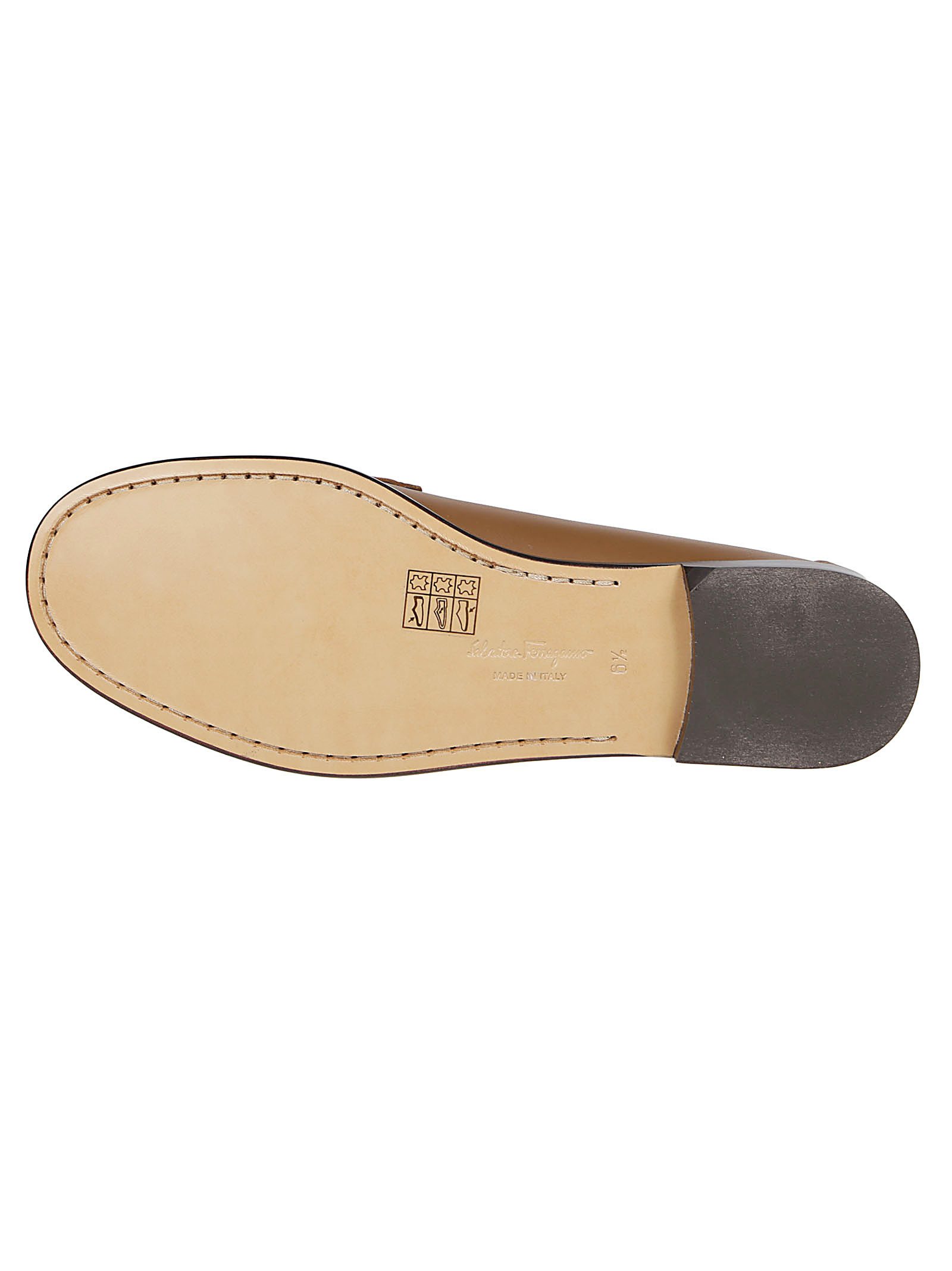 Ferragamo Horseshoe Buckle Decorative Flat Shoes In Brown