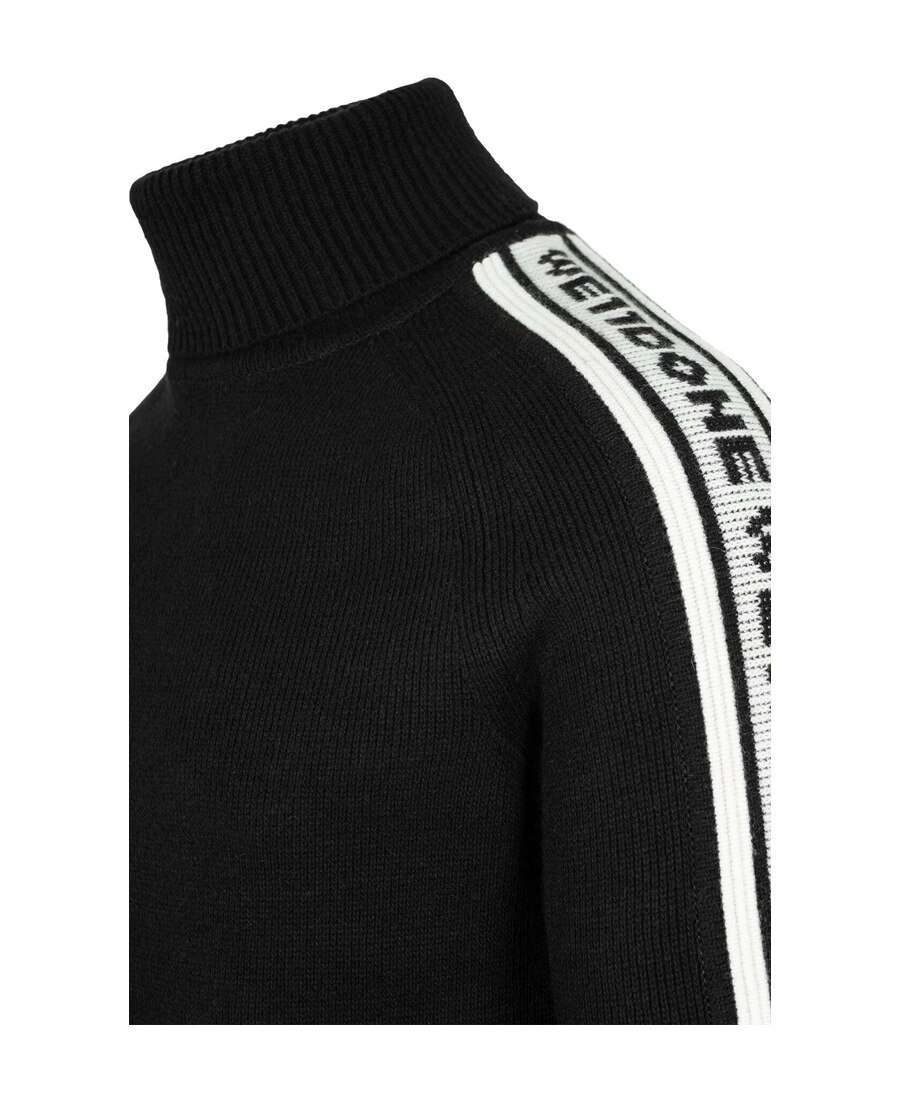 We11 Done Logo Turtleneck Sweater In Black