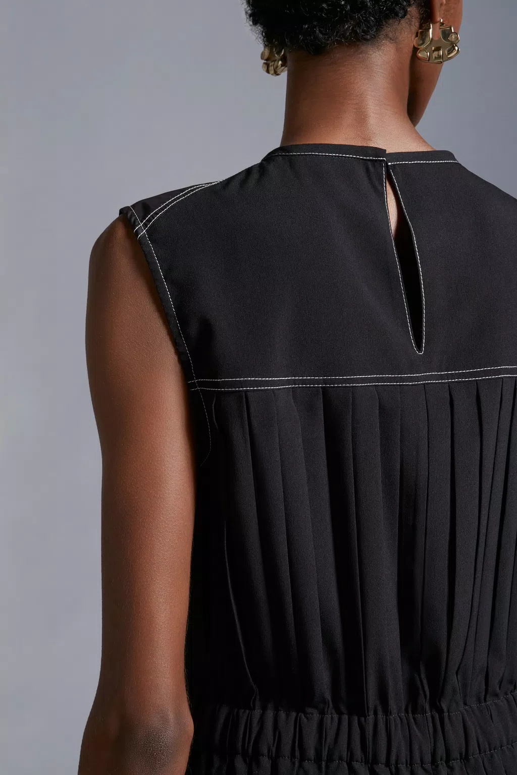 Moncler Draw The Rope To Pull In The Waist Dress In Black