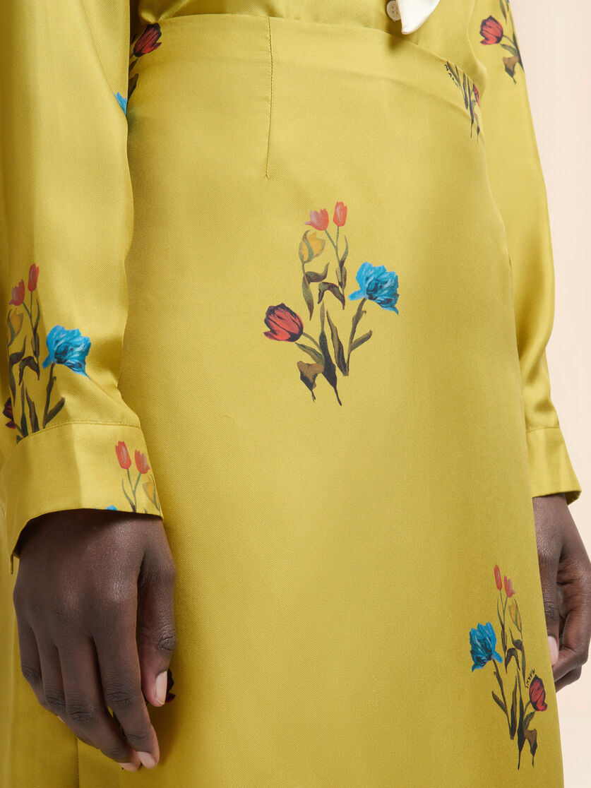 Marni Tulip Print Pleated Silk Twill Midi Skirt In Yellow