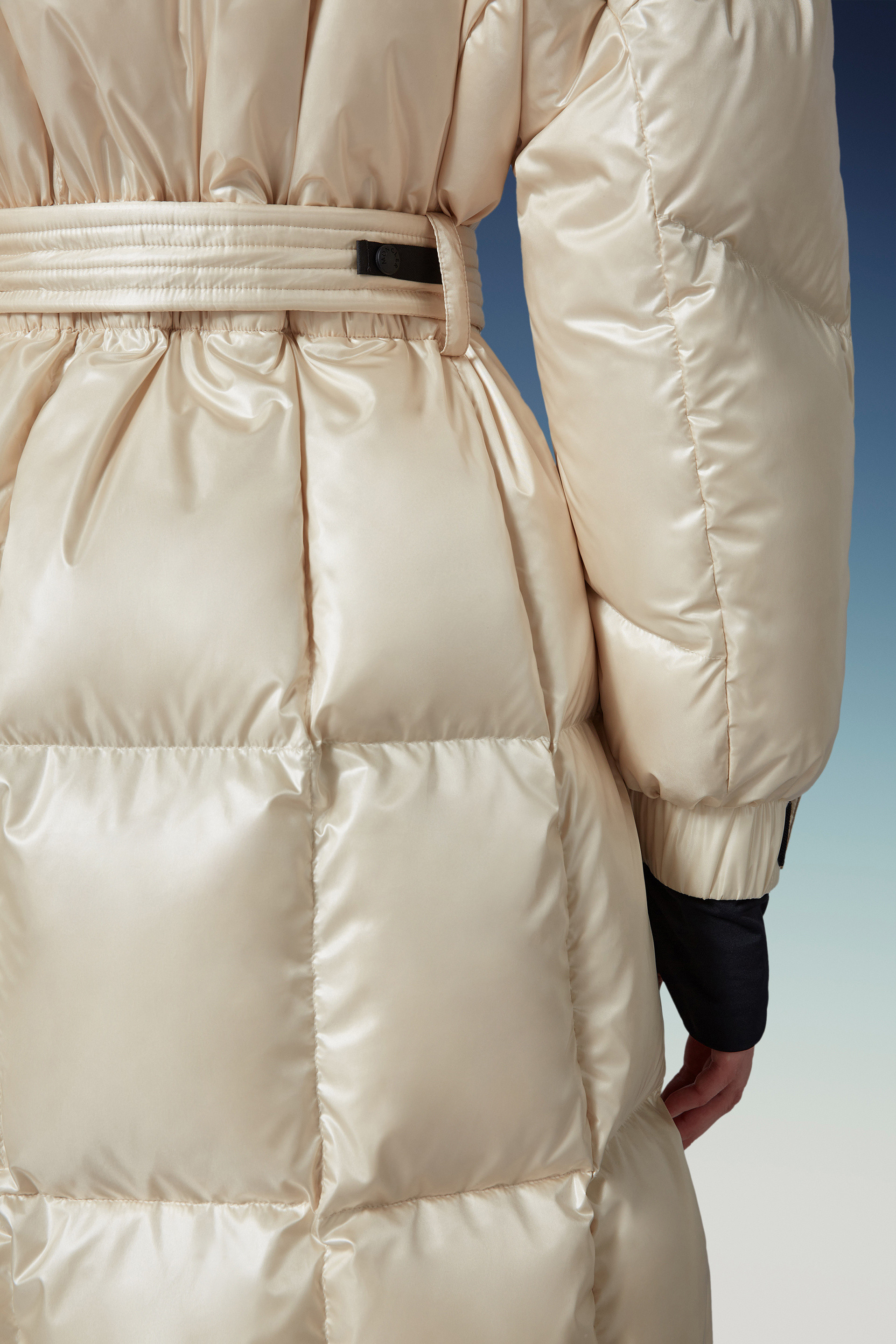 Moncler Chamoille Long-sleeved Down Jacket In Nude