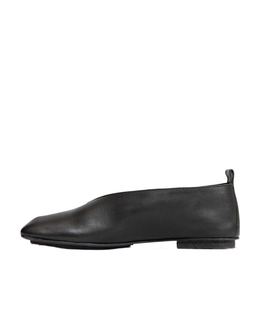 Shop Uma Wang Asymmetric-toe Leather Ballerinas In Black