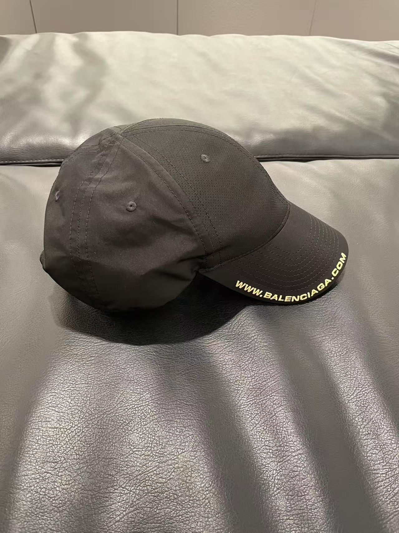 Balenciaga Logo Baseball Cap In Black