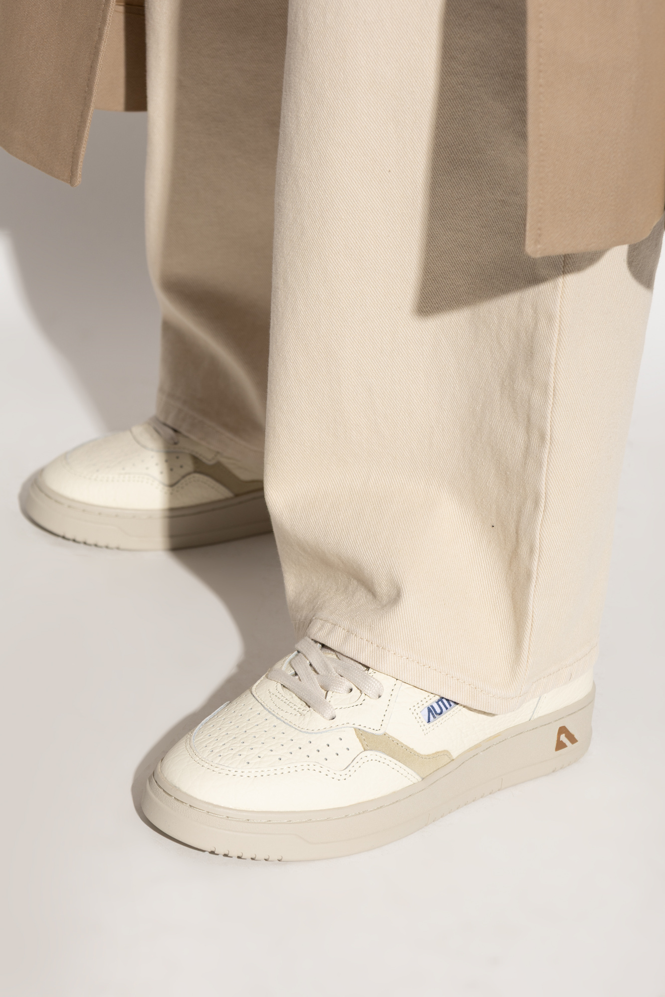 Autry Medalist Low Nbk Ele Suede Brg Brn In Neutral