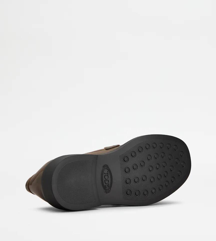 Tod's Round Toe Loafers In Brown