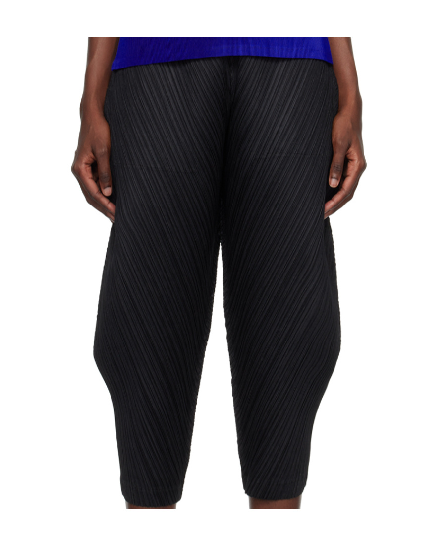 Issey Miyake Plissé Cropped Trousers In Black